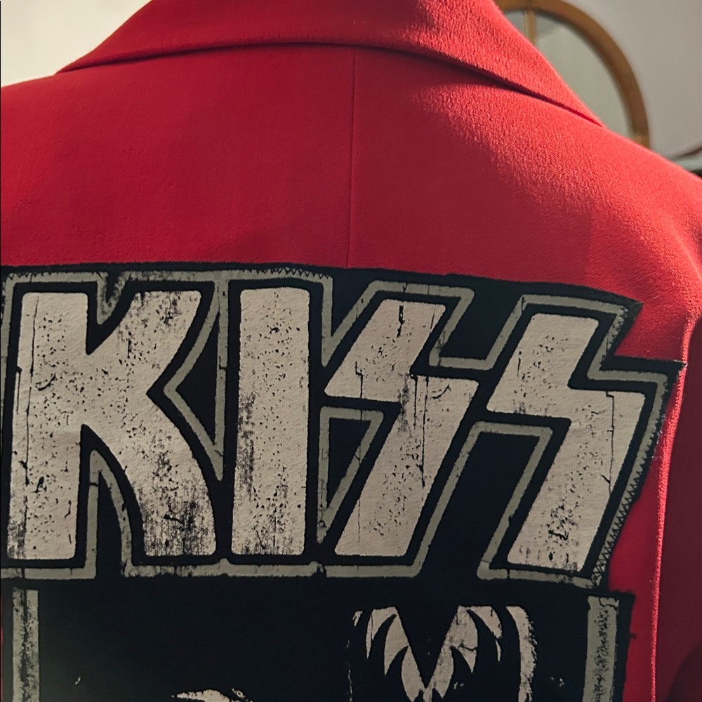 Handcrafted Kiss Coat - Picture 8 of 14